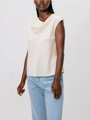 Reserved - Bluzka z drapowanym dekoltem - złamana biel