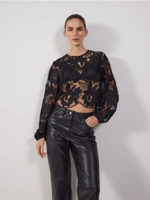 Reserved - Bluzka z haftowanym wzorem - czarny