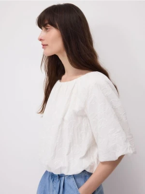 Reserved - Bluzka z haftowanym wzorem - złamana biel