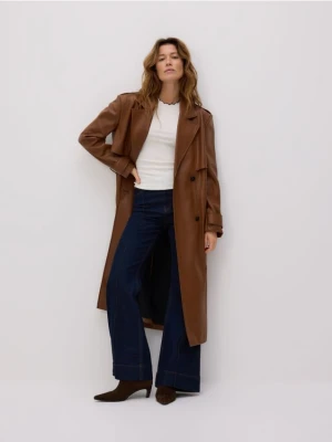 Reserved - Bluzka z kontrastową lamówką - złamana biel