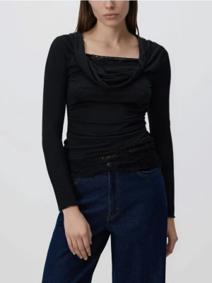 Reserved - Bluzka z koronkową wstawką - czarny