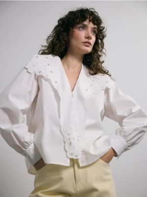 Zdjęcie produktu Reserved - Bluzka z koronkowym kołnierzem - biały