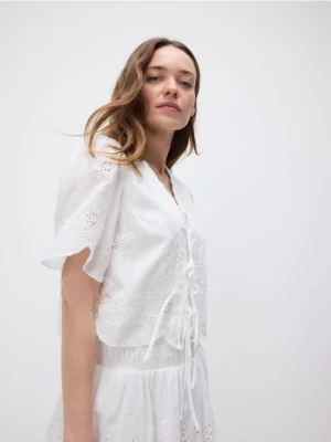 Reserved - Bluzka z ozdobnym haftem - biały