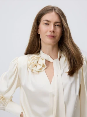 Reserved - Bluzka z ozdobnym wiązaniem - złamana biel