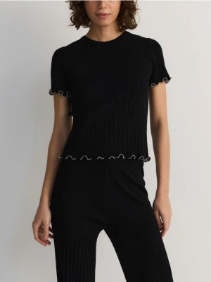 Reserved - Bluzka z ozdobnym wykończeniem - czarny