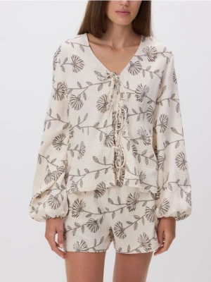 Reserved - Bluzka z wiązaniem z przodu - kremowy