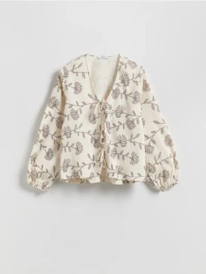 Reserved - Bluzka z wiązaniem z przodu - kremowy