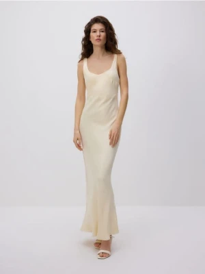 Reserved - Błyszcząca sukienka maxi - jasnożółty