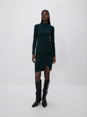 Reserved - Błyszcząca sukienka z drapowaniem - morski