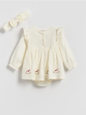 Reserved - Body z falbaną - złamana biel