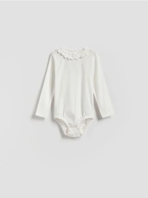 Reserved - Body z falbanką - złamana biel