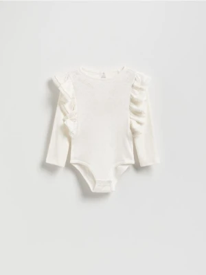 Reserved - Body z falbanką - złamana biel