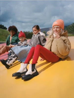 Reserved - Botki z przeszyciami - złamana biel