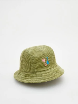 Reserved - Bucket hat z haftem - oliwkowy