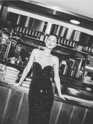 Reserved - Cekinowa sukienka midi - czarny