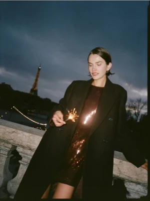 Reserved - Cekinowa sukienka mini - ciemnobrązowy