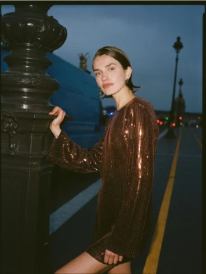 Reserved - Cekinowa sukienka mini - ciemnobrązowy