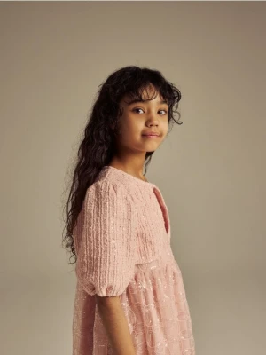 Reserved - Cekinowa sukienka z bolerkiem - różowy