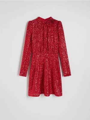Reserved - Cekinowa sukienka z bufiastymi rękawami - czerwony