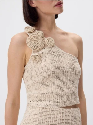 Reserved - Crochetowy top z kwiatową aplikacją - beżowy