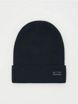 Reserved - Czapka beanie z naszywką - granatowy