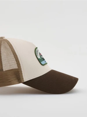 Reserved - Czapka trucker z naszywką - brązowy