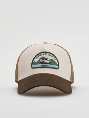 Reserved - Czapka trucker z naszywką - brązowy