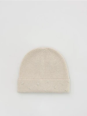 Reserved - Czapka z aplikacją - złamana biel