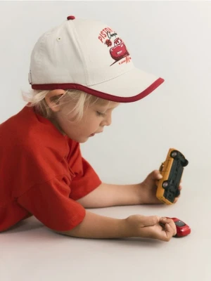 Reserved - Czapka z daszkiem Auta - złamana biel