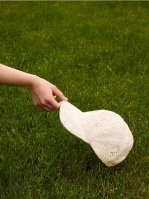 Reserved - Czapka z daszkiem - kremowy