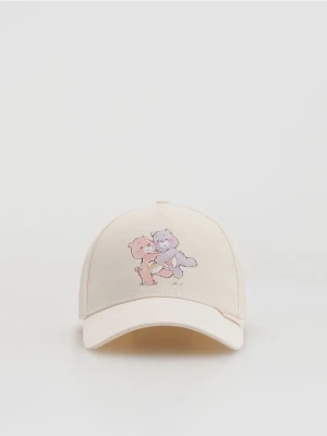 Reserved - Czapka z daszkiem Troskliwe Misie - kremowy