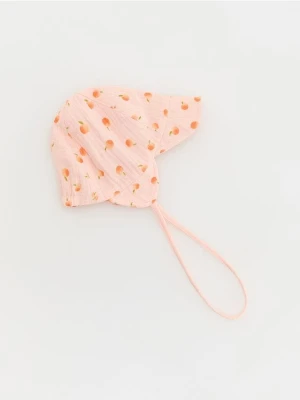 Reserved - Czapka z daszkiem w owocowy wzór - pastelowy róż
