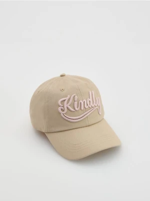 Reserved - Czapka z daszkiem z haftem - beżowy