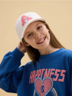 Reserved - Czapka z daszkiem z haftem - złamana biel