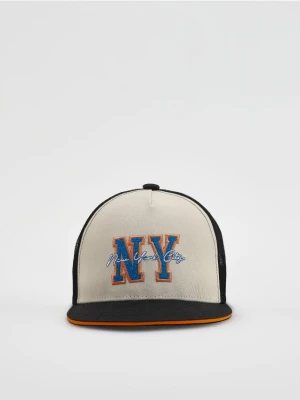 Reserved - Czapka z daszkiem - złamana biel