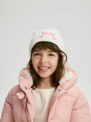 Reserved - Czapka z haftem - złamana biel