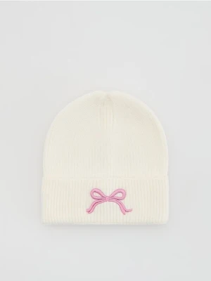 Reserved - Czapka z haftem - złamana biel