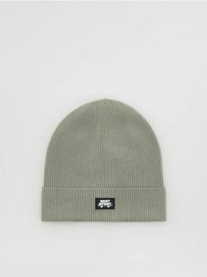 Reserved - Czapka z naszywką - oliwkowy