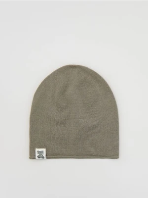 Reserved - Czapka z naszywką - oliwkowy