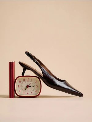 Reserved - Czółenka z odkrytą piętą - bordowy