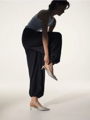 Reserved - Czółenka z ozdobnym detalem - kremowy