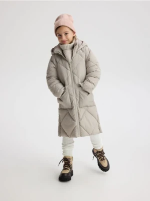 Reserved - Długi pikowany płaszcz z kapturem - beżowy