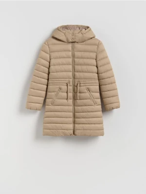 Reserved - Długi pikowany płaszcz z kapturem - beżowy