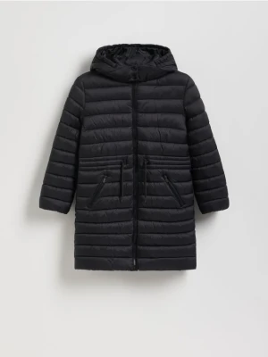 Reserved - Długi pikowany płaszcz z kapturem - czarny