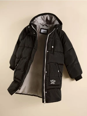 Reserved - Długi pikowany płaszcz z kapturem - czarny