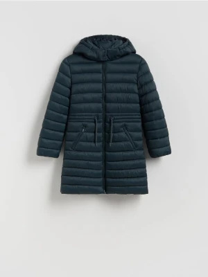 Reserved - Długi pikowany płaszcz z kapturem - jasny zielony