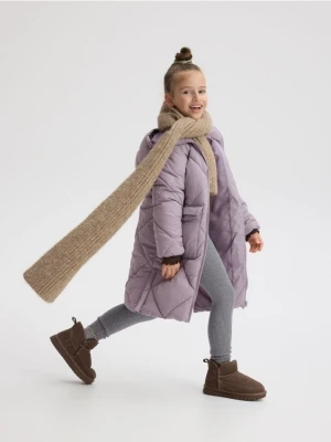 Reserved - Długi pikowany płaszcz z kapturem - lawendowy