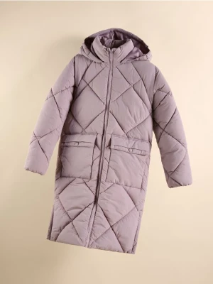 Reserved - Długi pikowany płaszcz z kapturem - lawendowy