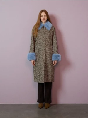 Reserved - Długi płaszcz z futerkiem - wielobarwny