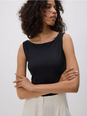 Reserved - Dopasowany top - czarny